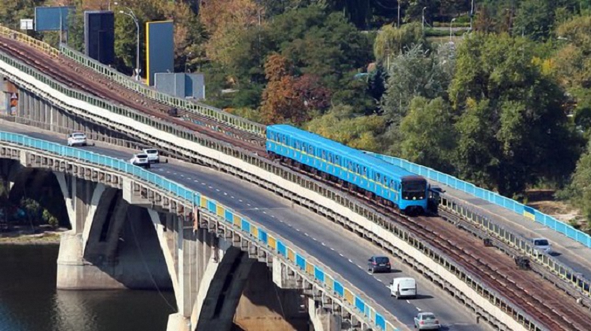 В Киеве реконструируют мост через Днепр