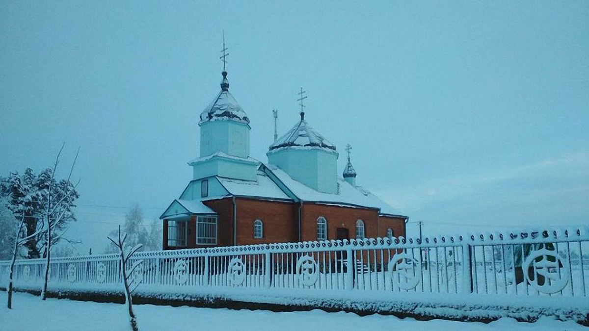 На Волыни люди не пустили в храм священников УПЦ МП
