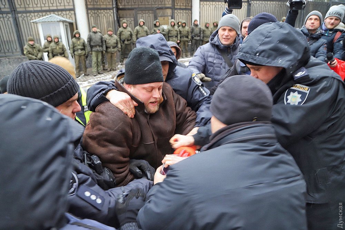 В  Одессе полицейские задержали участников акции в поддержку плененных моряков