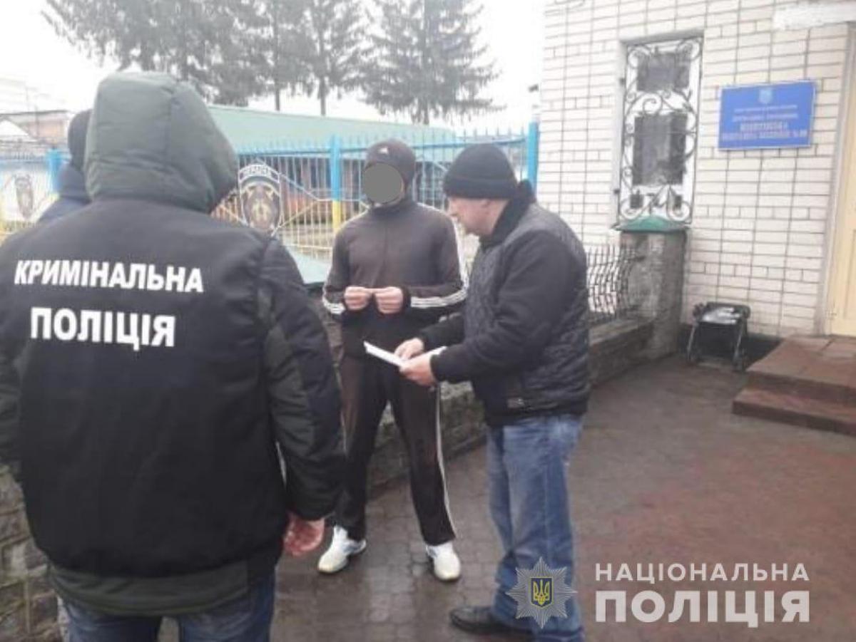 Отсидел и улетел: из Украины сразу после тюрьмы выдворили опасного авторитета