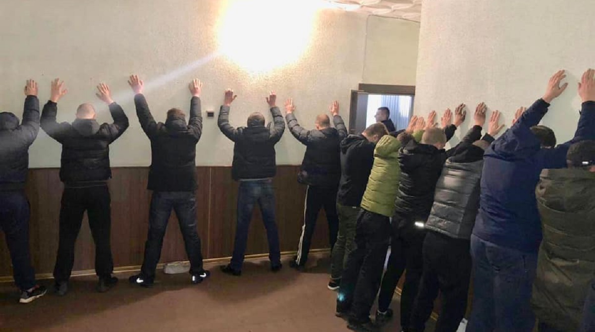 60 обысков не прошли даром: полиция накрыла кодло наркоторговцев