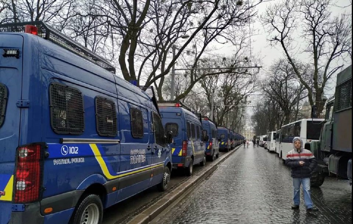 «Львов не кусается»:  Порошенко парализовал центр города – ФОТО и МЕМЫ