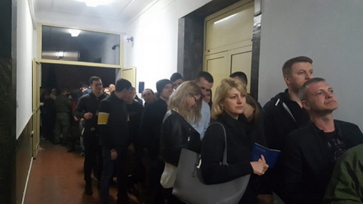 В Польше продолжили голосование после официального закрытия участков