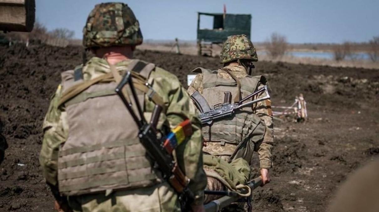 Война на Донбассе усиливается: за день ранены восемь военных