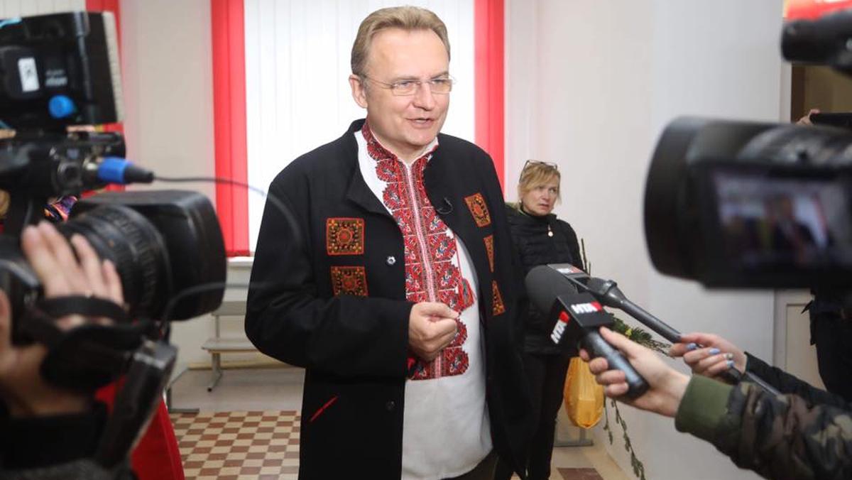 Садовый потроллил Порошенко и пообещал не выносить телевизор
