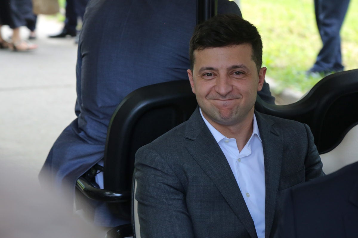 Троллинг года: у Зеленского заявили, что президент шутил насчет понижения тарифов