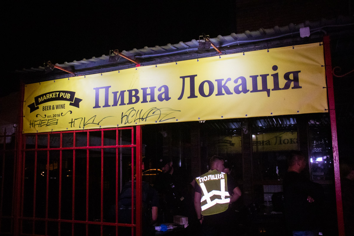 В Киеве пьяный посетитель кафе расстрелял компанию отдыхающих (ФОТО)