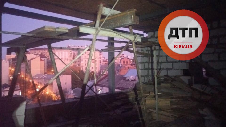 У крутого отеля в центре Киева эпично подрались проститутки (ВИДЕО 18+)