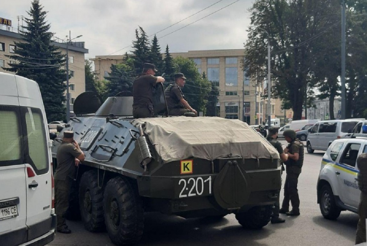Захват заложников в Луцке: Переговоры с террористом дали первый результат