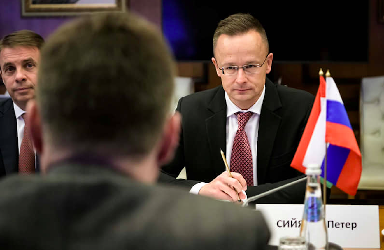 Мерзенні упирі: Угорщина знову блокує видачу траншу військової допомоги Україні