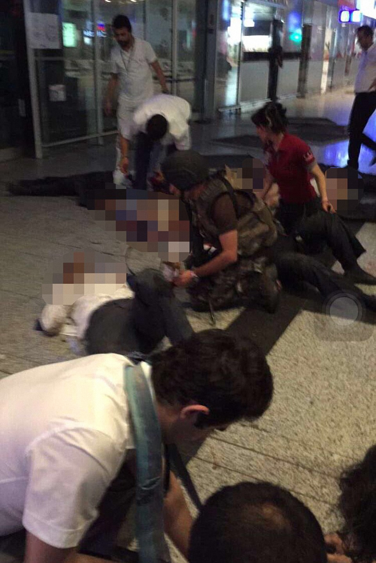 Пострадавшие во время теракта в Стамбуле украинцы остаются в больнице - фото 1