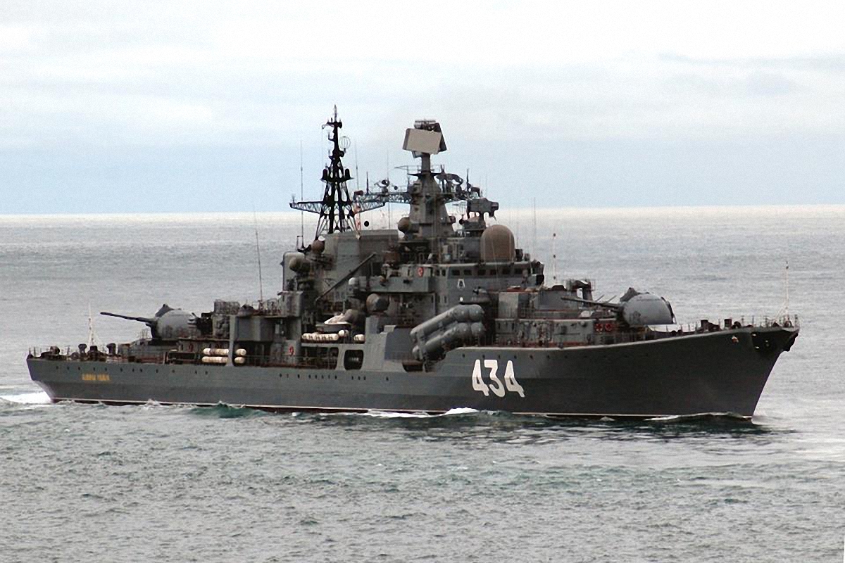 Экипаж российского эскадренного миноносца «Адмирал Ушаков» / Фото: Минобороны РФ в Facebook - фото 1