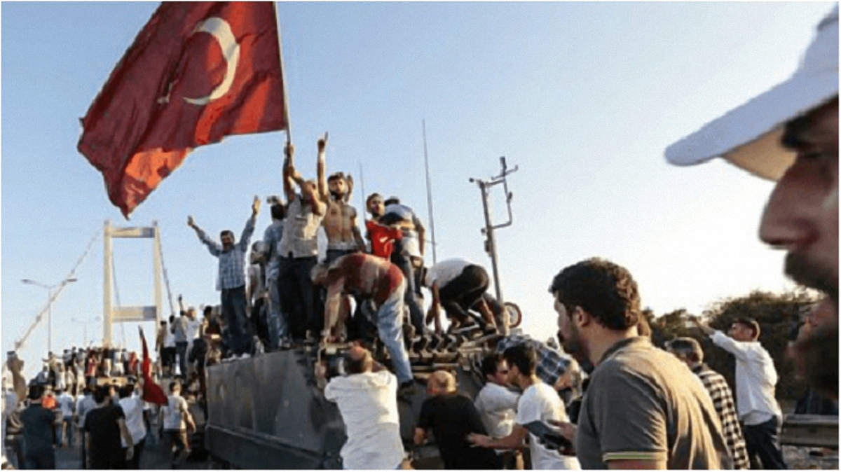 В Турции продолжается серия арестов после неудавшегося переворота. - фото 1