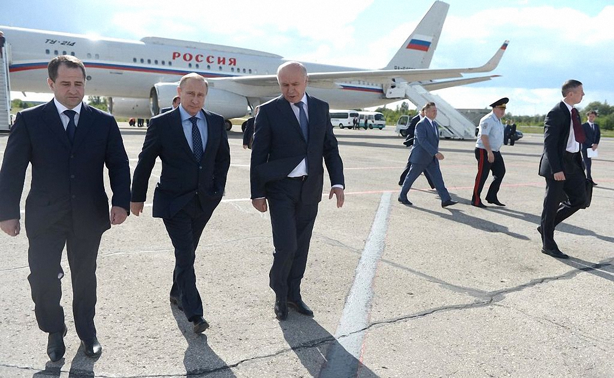 Михаил Бабич (первый слева) вместе с Путиным  - фото 1