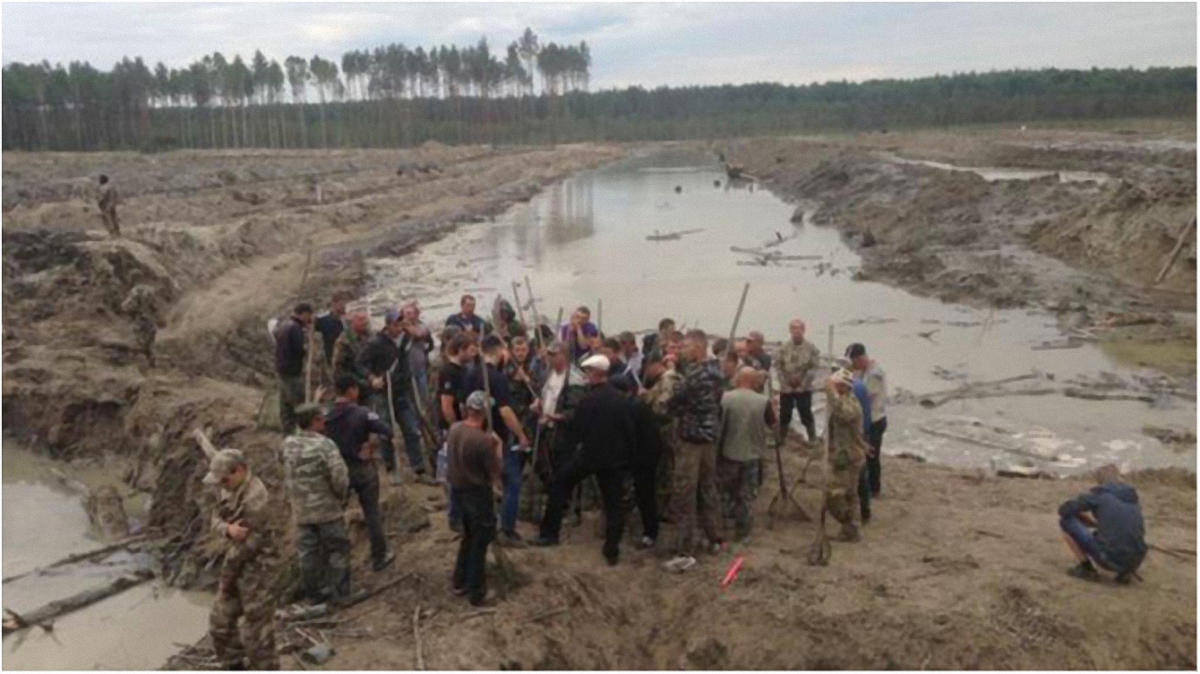 Незаконно добывающие янтарь в Ровненской области не готовы распрощаться со своей работой - фото 1