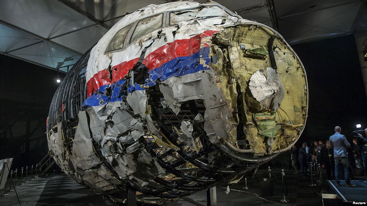 Реконструкция обломков самолета, упавшего на Донбассе - фото 1