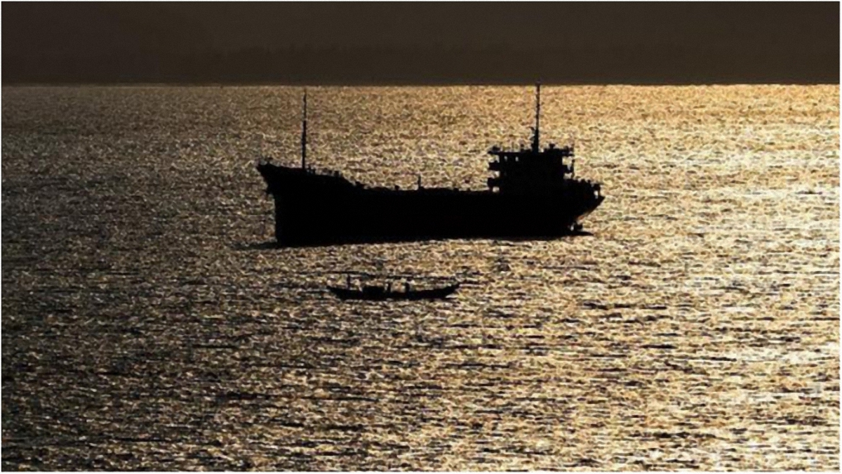 Крымские оккупанты утверждают, что судно с украинцами на борту было захвачено у берегов Ливии. - фото 1