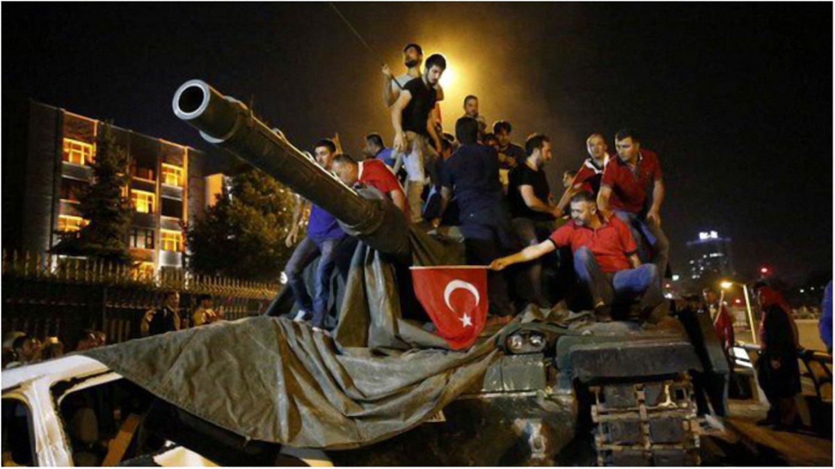 Из-за боестолкновений в Анкаре и Стамбуле погибли 145 мирных жителей. - фото 1