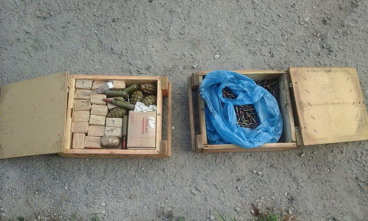 Боеприпасы, найденные в тайнике - фото 1