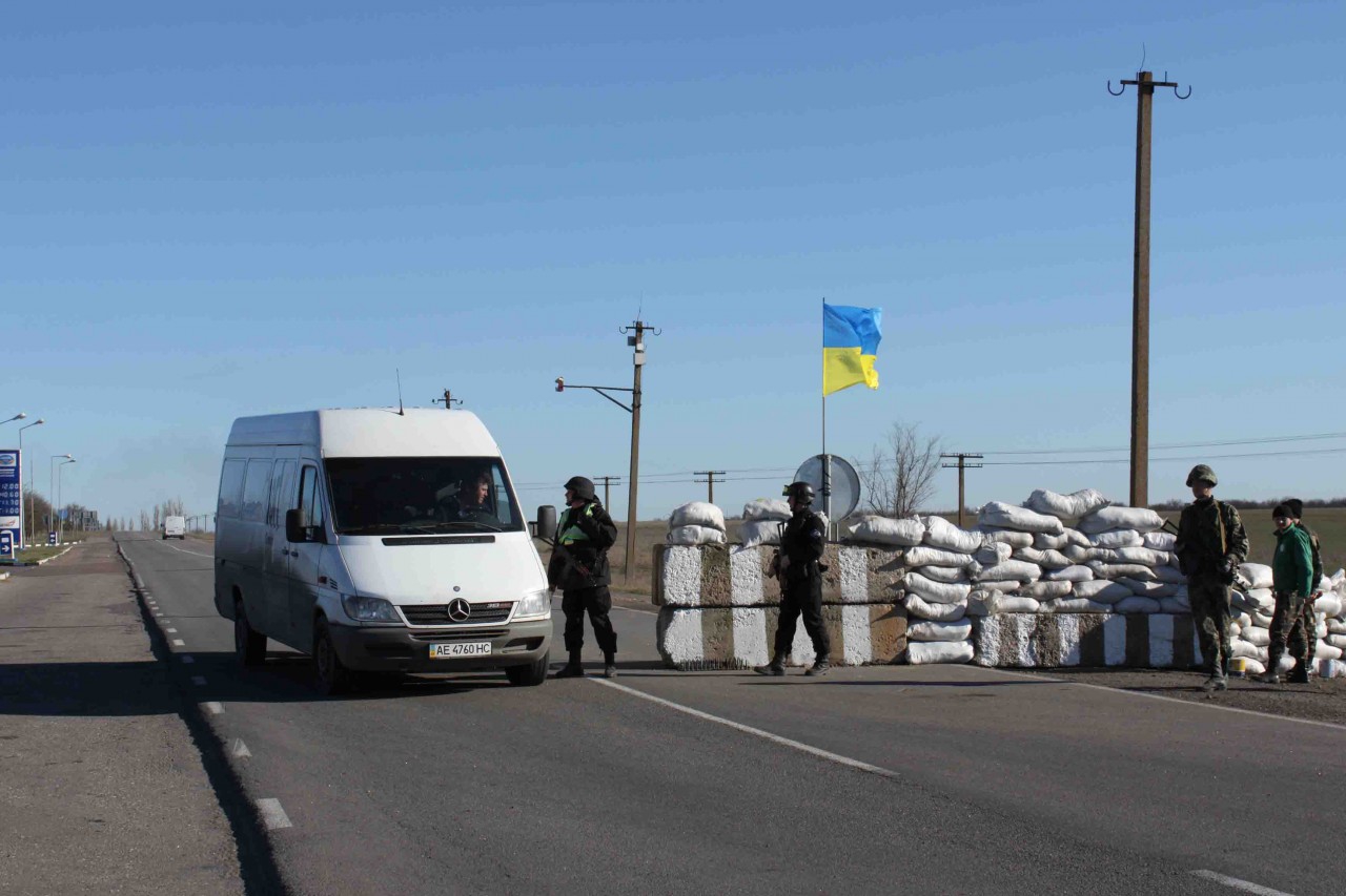 Больше всего транспорта идет через пропускной пункт "Марьинка" - фото 1