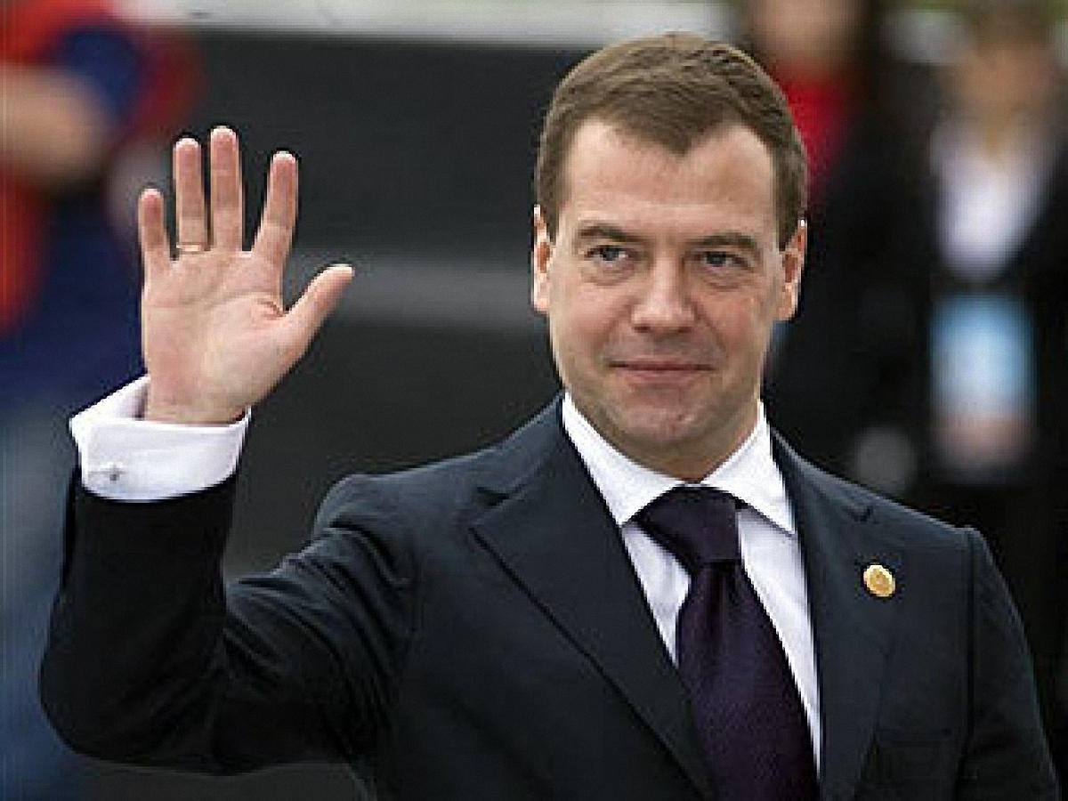 В Пскове Медведев блеснул новыми крылатыми выражениями перед губернаторами - фото 1