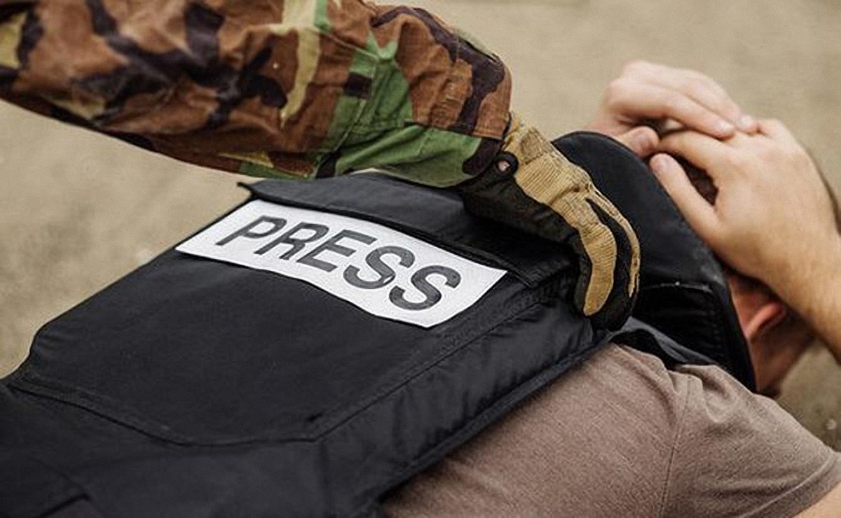 Боевики "ДНР" вербовали журналистов, получавших у них аккредитацию - фото 1