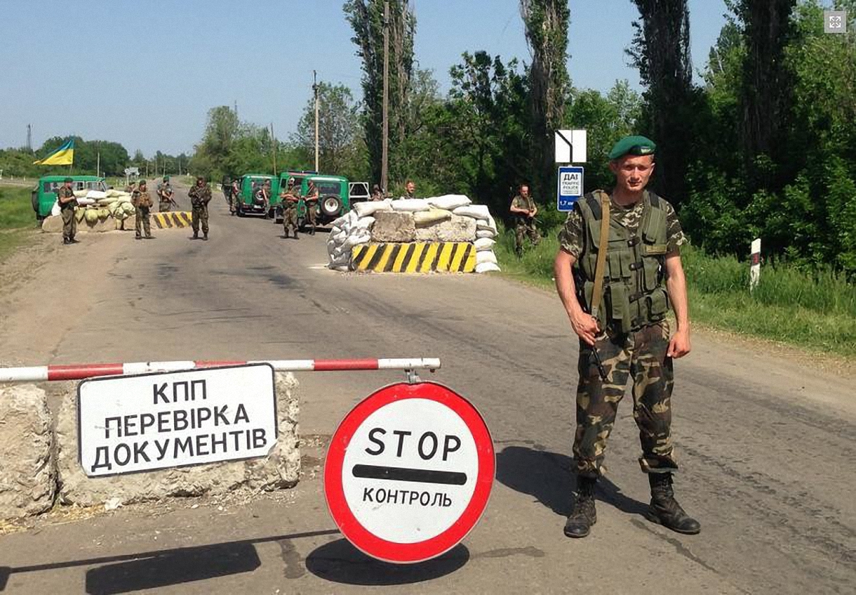 Пропускные пункты прекратили работу на время обстрелов - фото 1