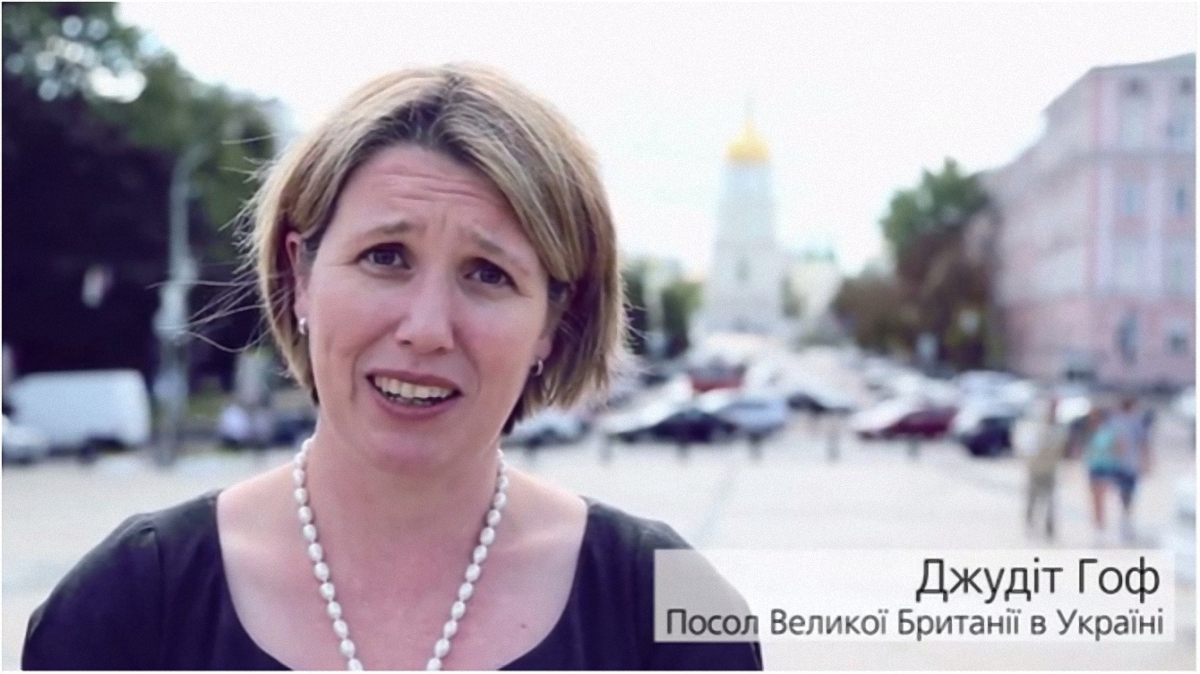 Посол Британии в Украине вместе со своей командой зачитала стихи Лины Костенко - фото 1
