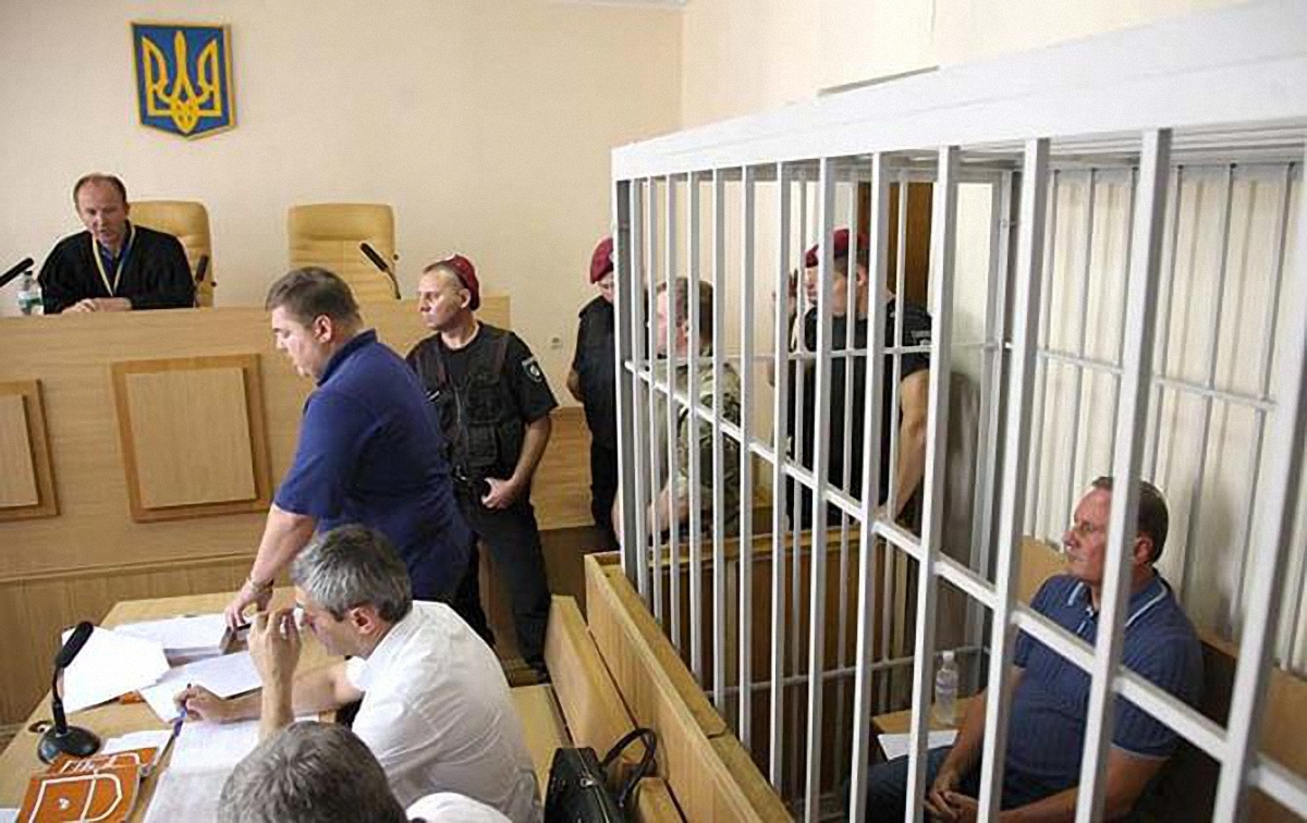 Через час суд должен избрать меру пресечения Александру Ефремову - фото 1