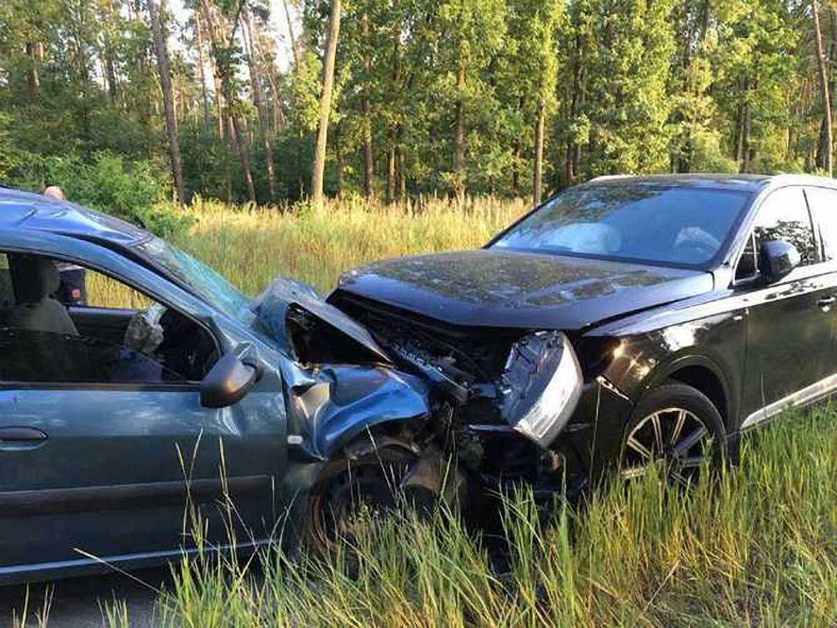 Авто Федорко врезалось в машину журналиста 3 июля - фото 1