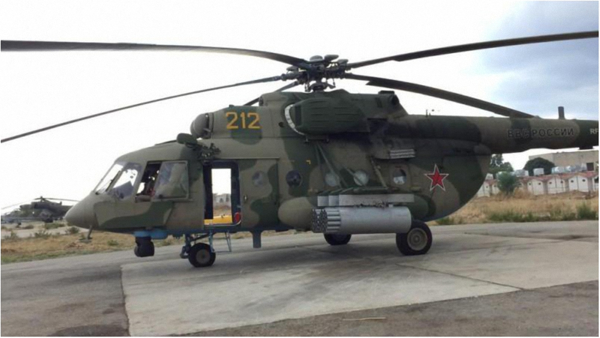 Российские вертолеты пролетели вблизи админграницы с Крымом - фото 1