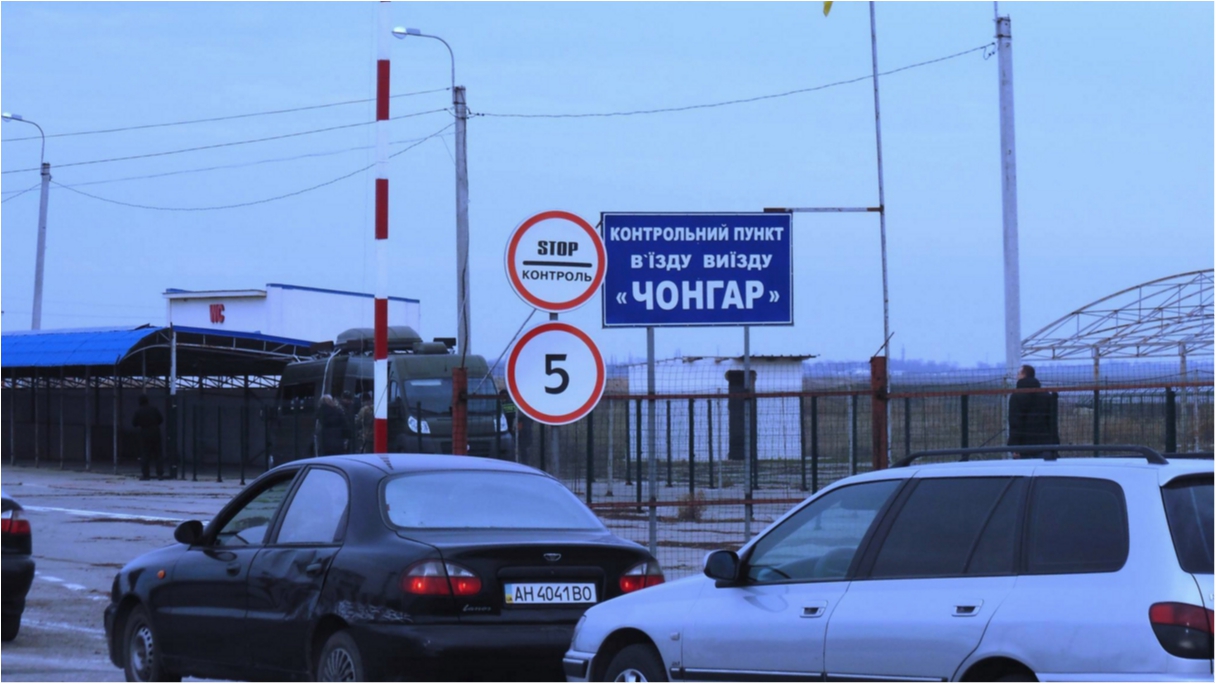 Оккупанты открыли все пункты пропуска в Крыму - фото 1