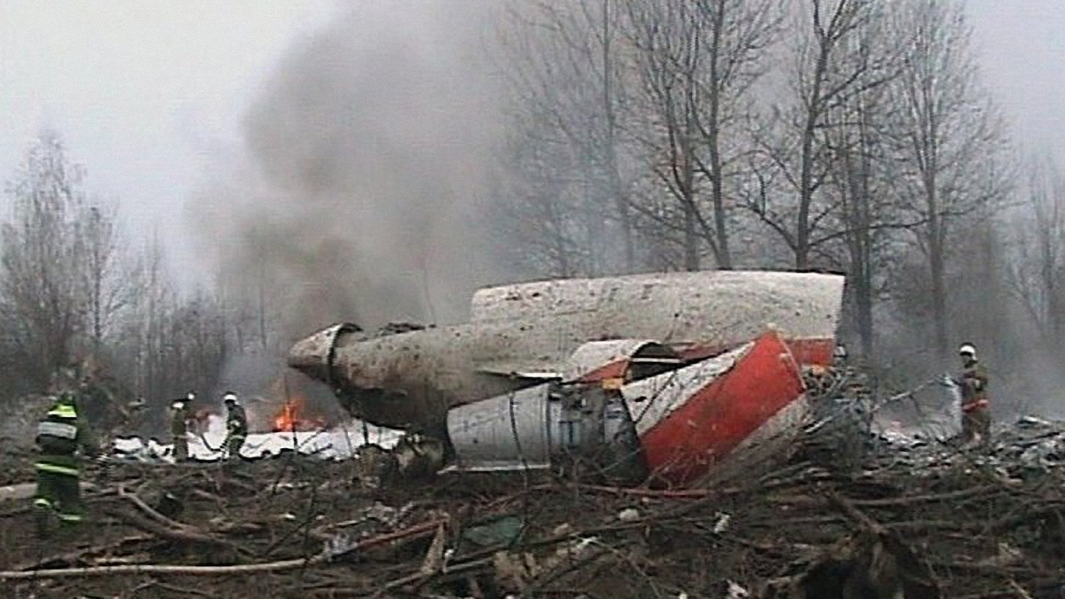 Польша эксгумирует тела жертв Смоленской авиакатастрофы для дополнительных экспертиз - фото 1
