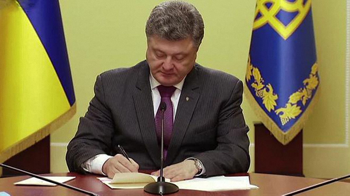 Порошенко подписал закон, сохраняющий выплаты пленным украинским воинам - фото 1