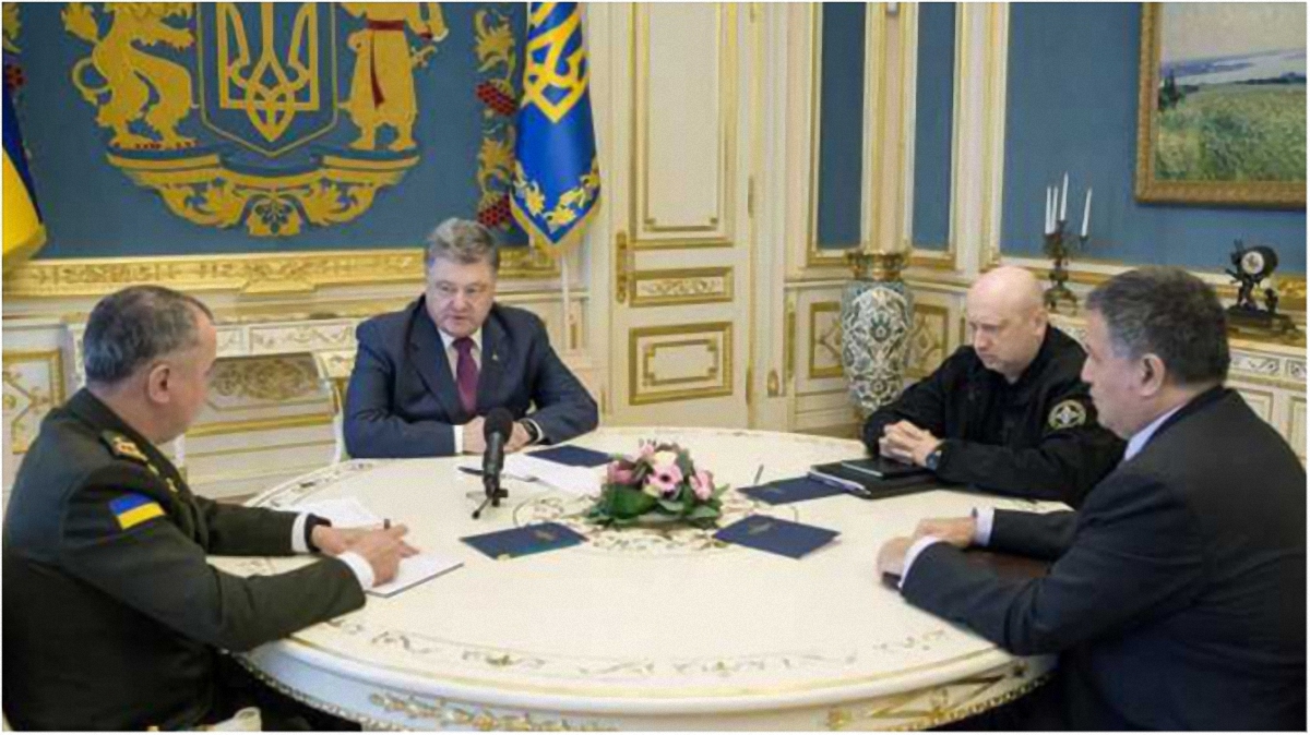 Порошенко провел заседание с руководством силовиков по поводу пожара на "Интере" - фото 1