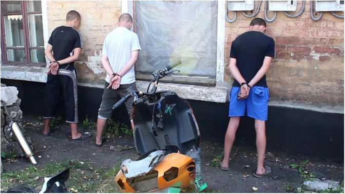 Террористы нашли в Донецке подростков-"диверсантов" - фото 1
