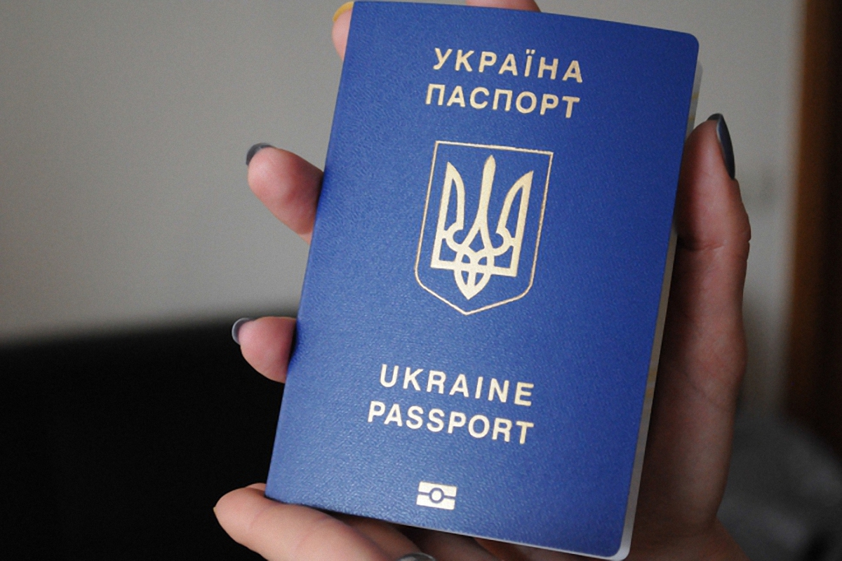 Украинцы, оформившие биометрические паспорта, смогут ездить в Европу без виз - фото 1