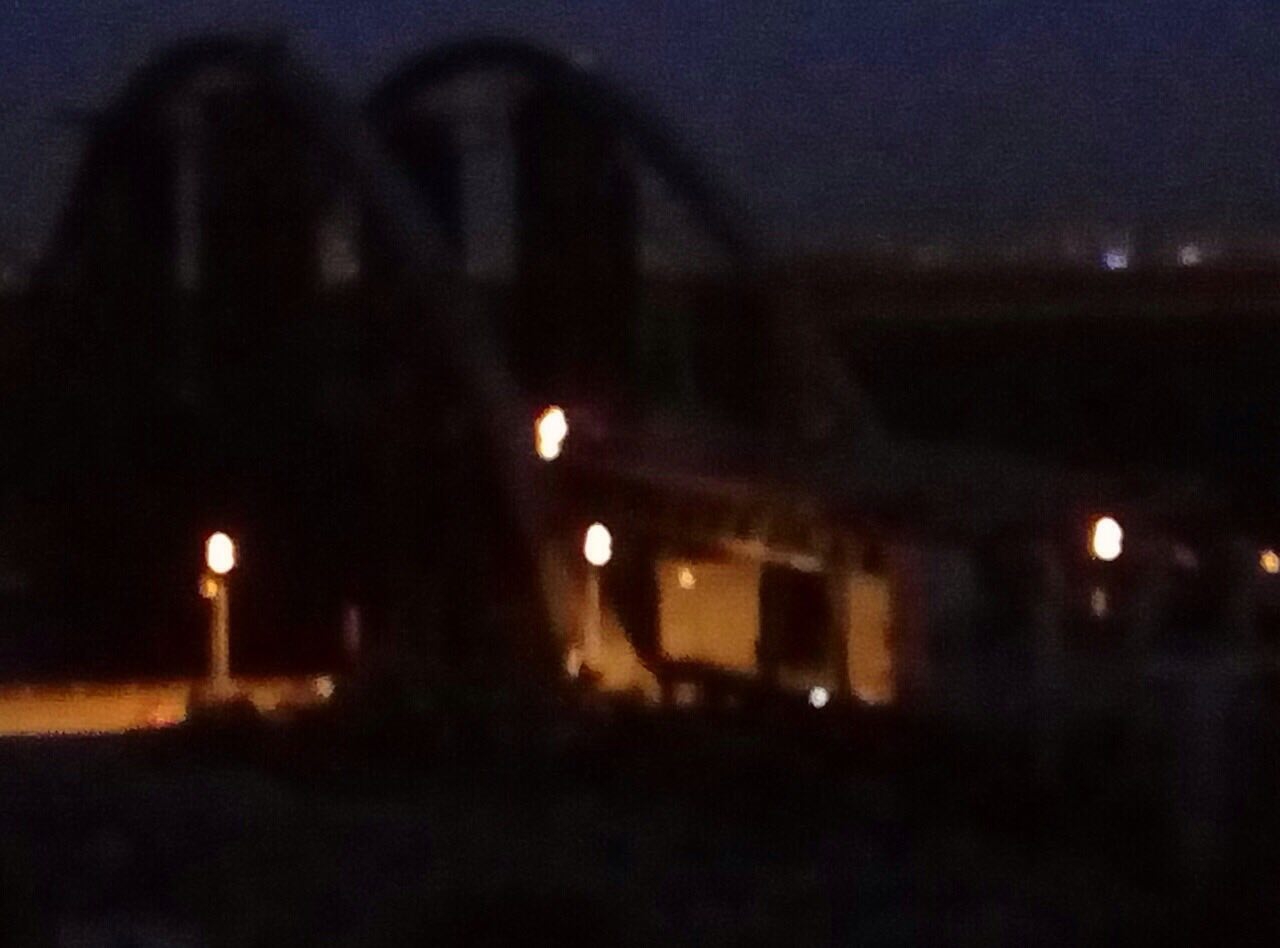 Пожарные не могут проехать к мосту через Троещину, где случился пожар - фото 1