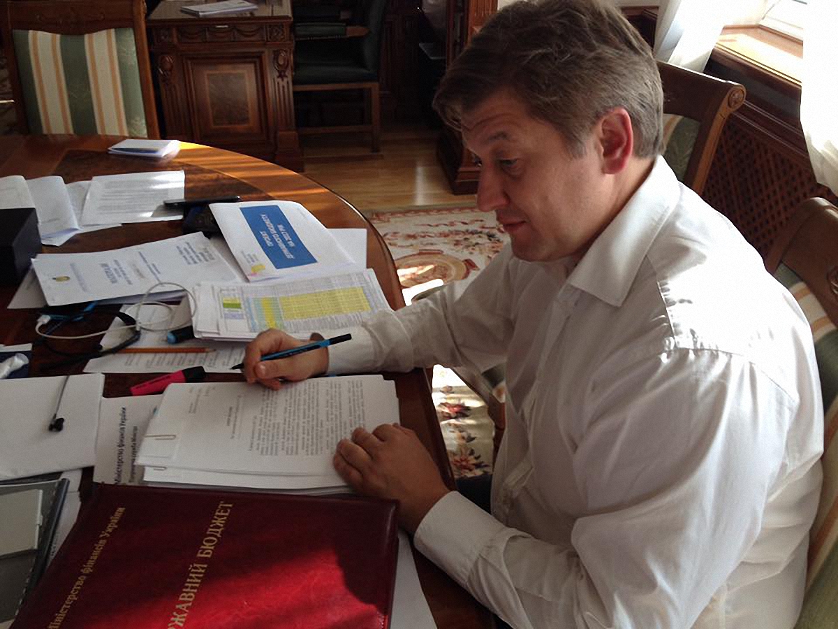 Александр Данилюк поставил свою подпись под проектом бюджета - фото 1