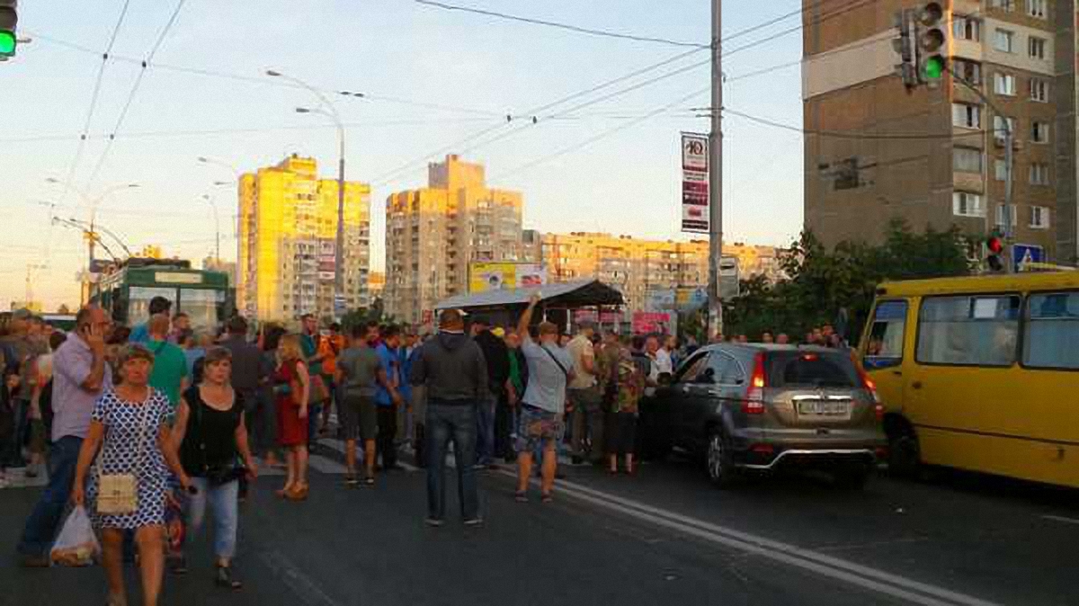 Акция протеста на Героев Днепра продолжается - фото 1