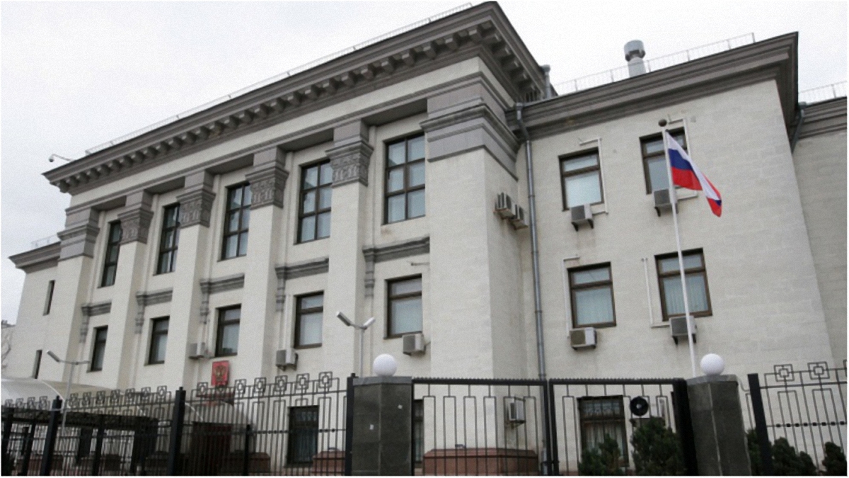 Российское посольство требует "расследовать инцидент"  - фото 1