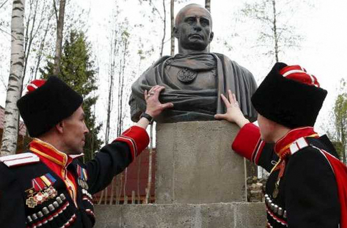 После установки памятников в РФ, оккупанты хотят увековечить Путина еще и в Крыму - фото 1