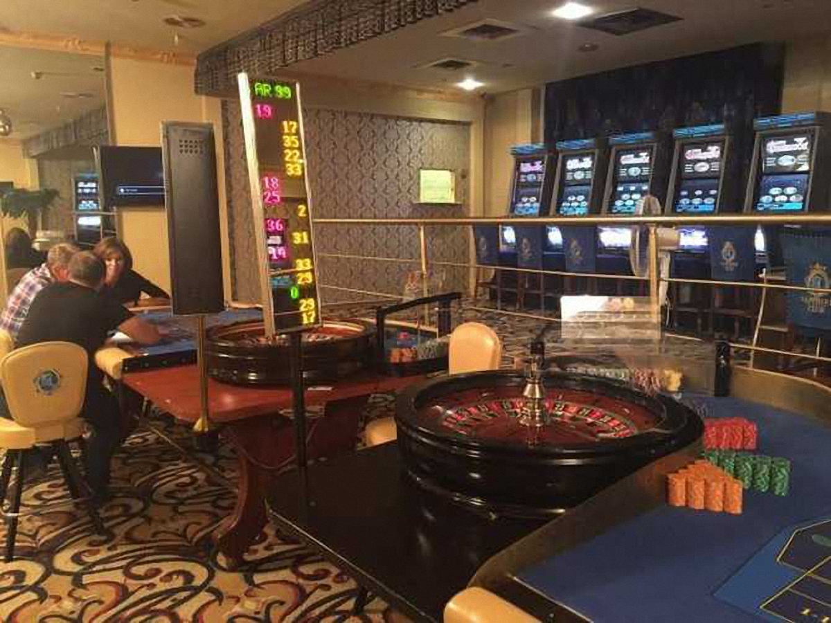 СБУ и ГФС накрыли подпольное казино прямо во время игры - фото 1