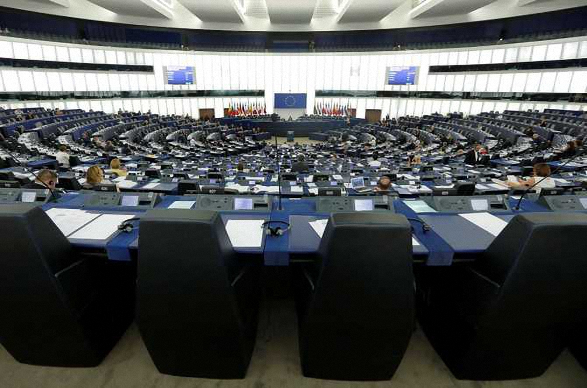 В Европарламенте проголосовали за резолюцию, осуждающую угрозы России применить ядерное оружие - фото 1
