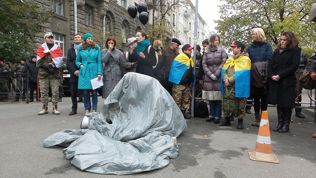 Активісти "Євромайдан SOS" прийшли скаржитись президенту на Генпрокурора - фото 1
