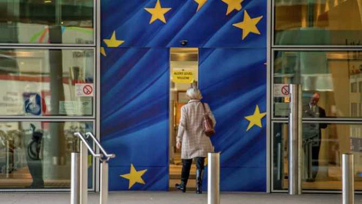 В Евросоюзе думают, как отменить безвизовый режим - фото 1