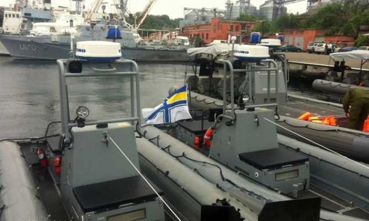 Украинские военные получили скоростные лодки от США - фото 1