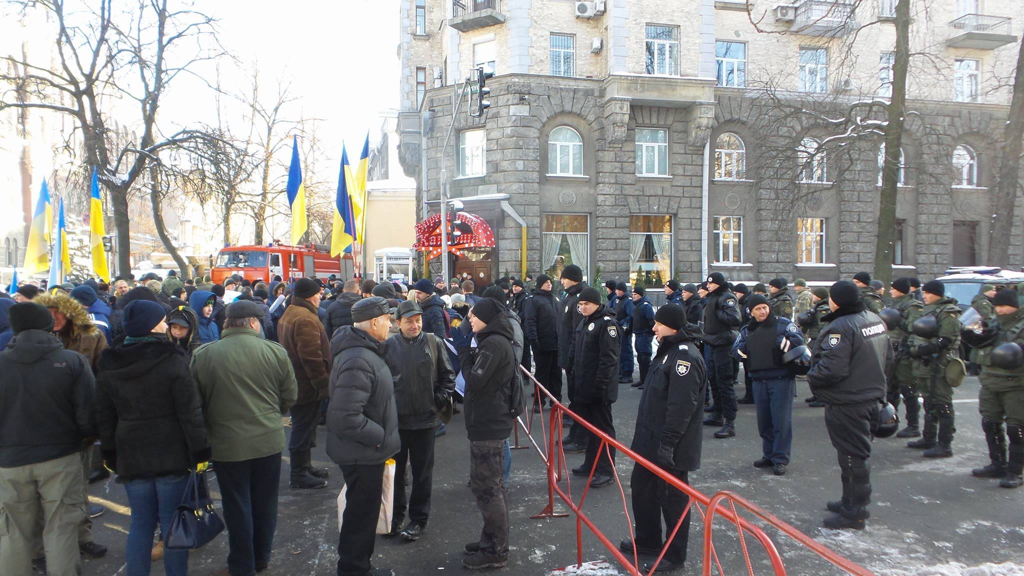 Правоохранители считают, что акции протеста могут перерости в беспорядки после 17 ноября - фото 1