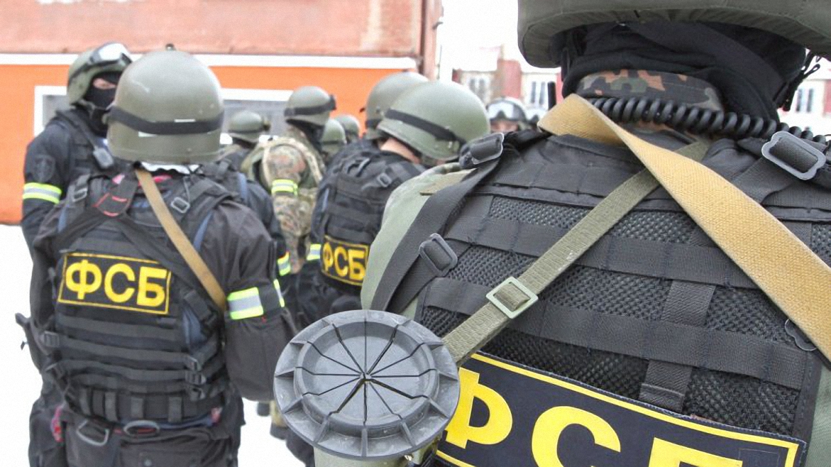 Задержанных ФСБ украинцев арестовали на два месяца - фото 1