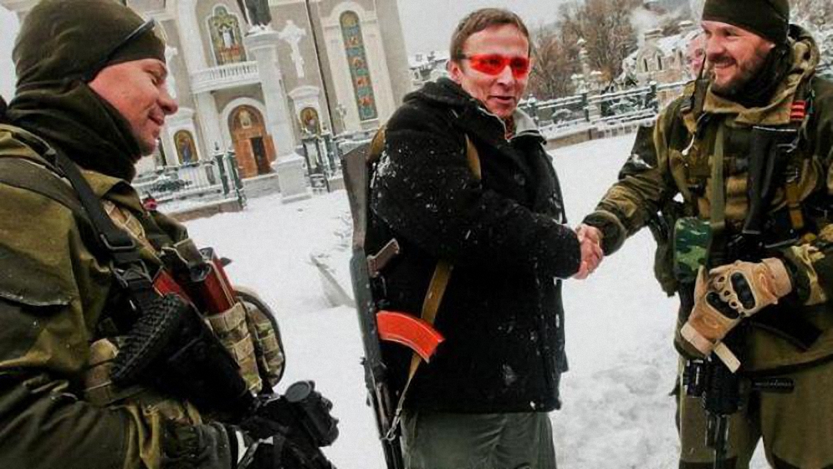 В 2014-м Охлобыстин с автоматом на плече разгуливал по Донецку - фото 1